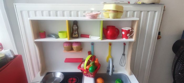Cuisine en bois avec ses accessoires - photo numéro 2