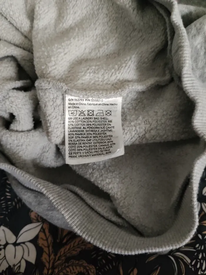 Pull gris H&M petits noeuds noirs 104cm - photo numéro 4