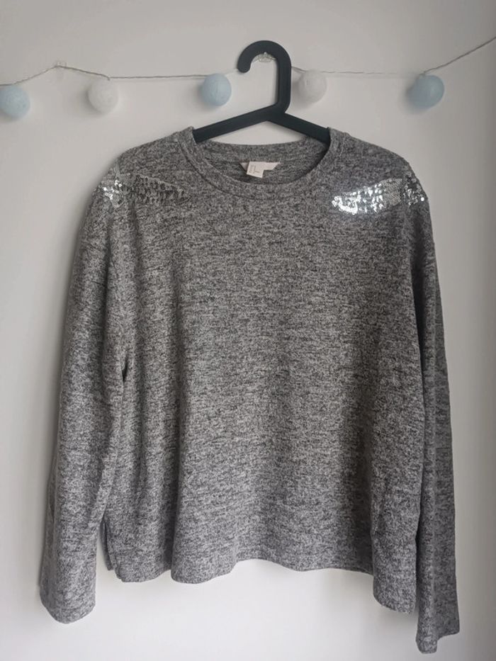 Pull gris chiné strass oiseaux épaules Taille M H&M En très bon état - photo numéro 2