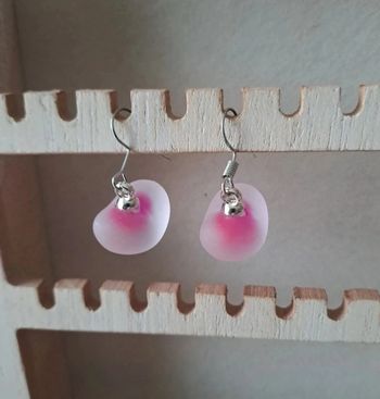Jolies boucles d'oreilles cœur givrés