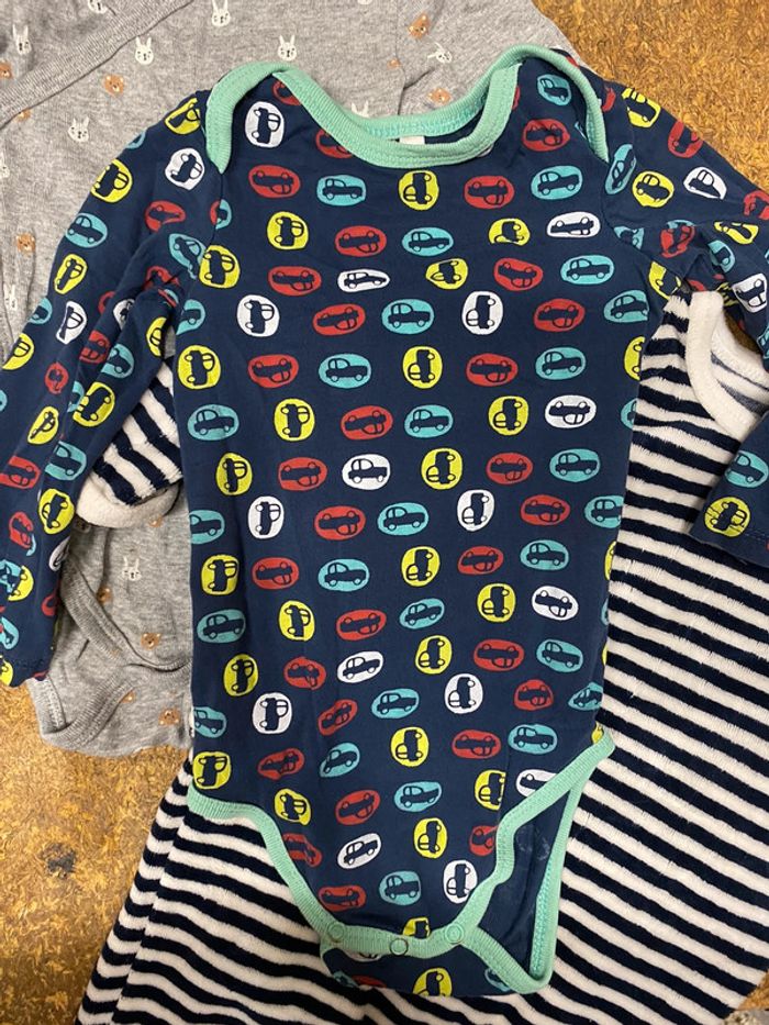 Lot pyjama et bodie - photo numéro 4