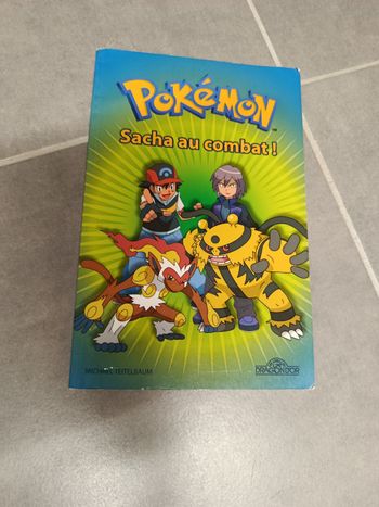 Livre pokémon Sacha au combat 