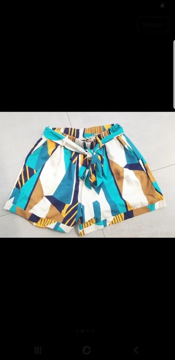 Short coloré taille haute et élastique