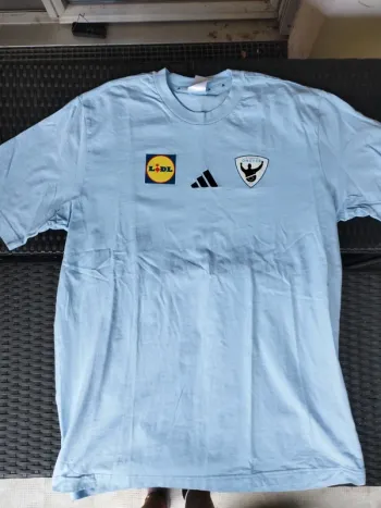 Tee shirt