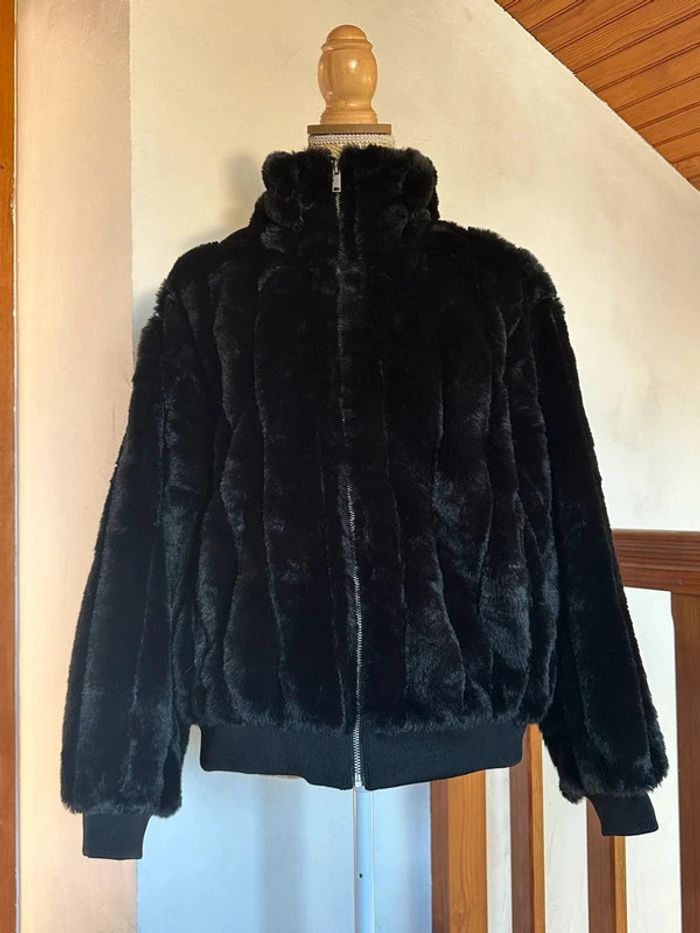 Manteau noir fausse fourrure neuf M - photo numéro 2