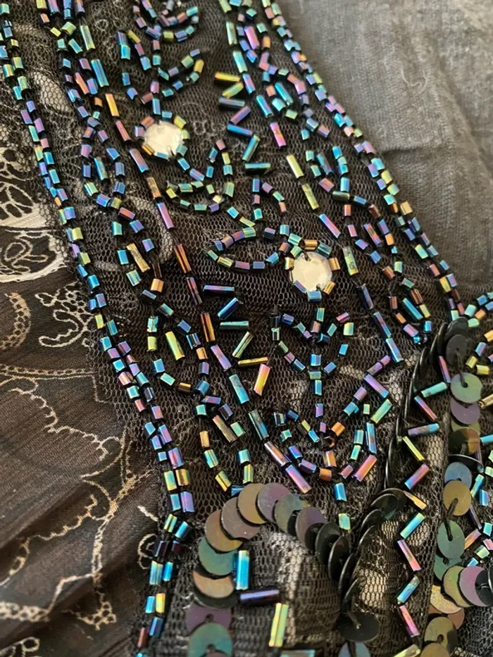 Jolie robe à motif avec col en perle - photo numéro 5