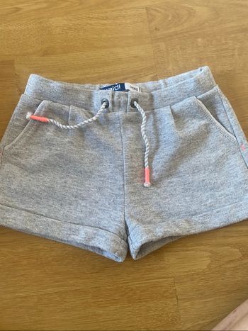Short fille