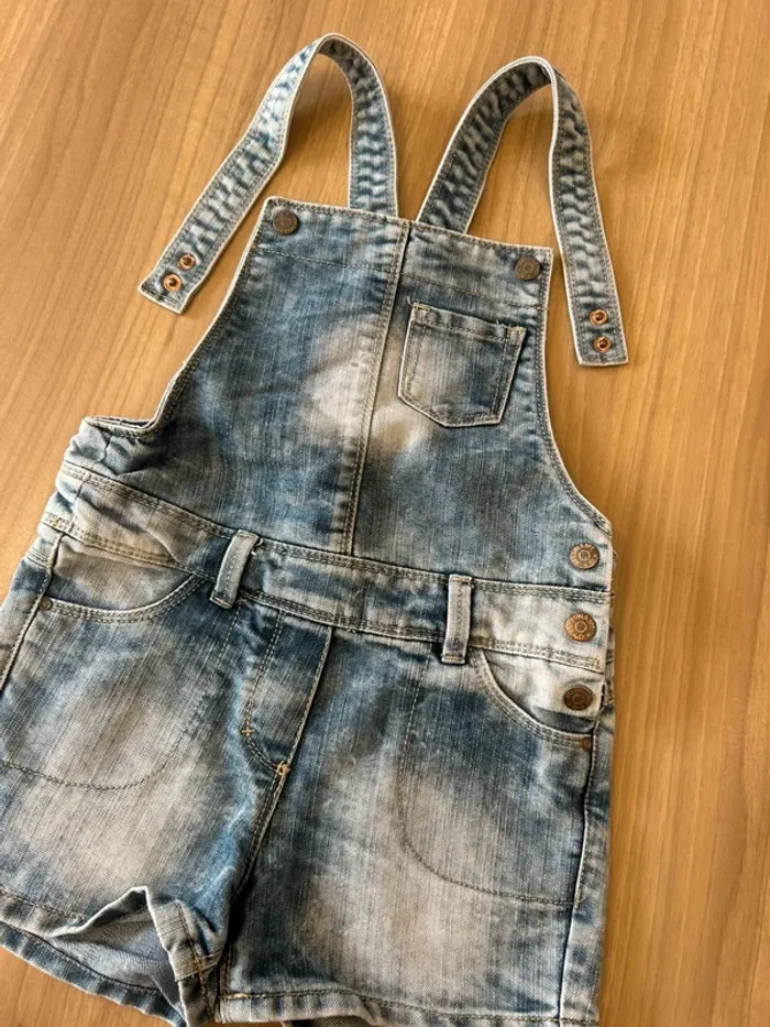 Très belle salopette en jeans kiabi 8 ans - photo numéro 3