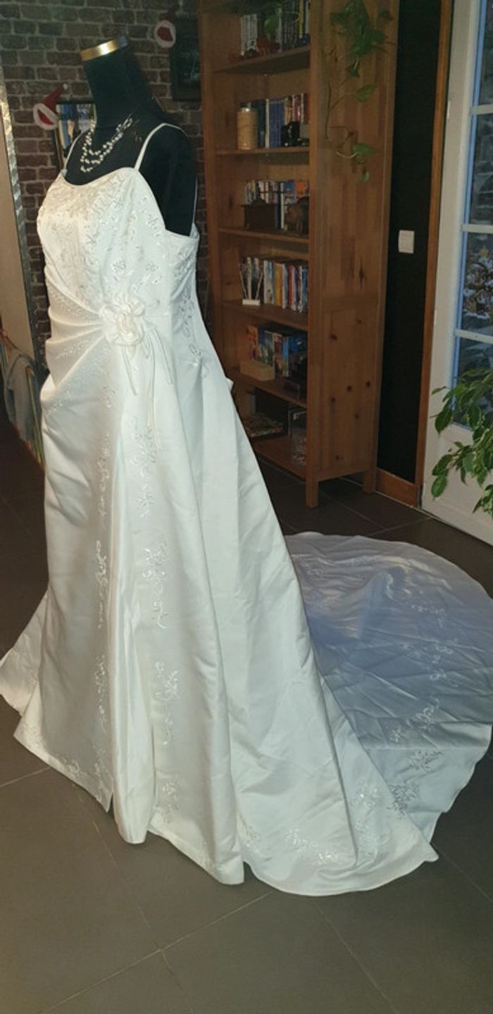 Robe de mariée - photo numéro 2