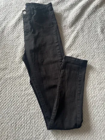 Très beau jean taille haute  pour femme