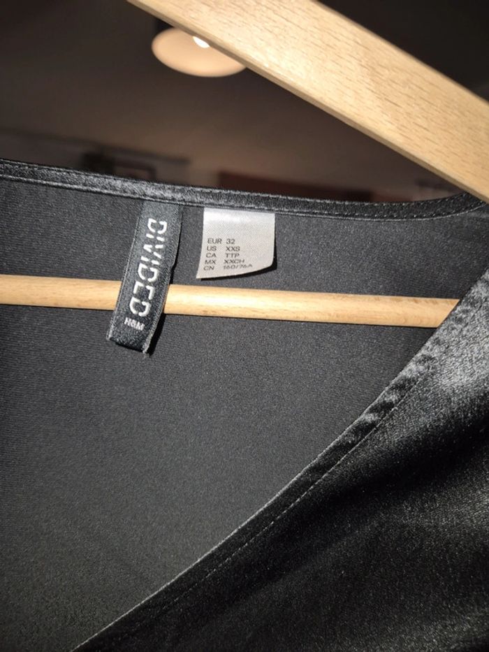 Robe noire cintrée - photo numéro 4