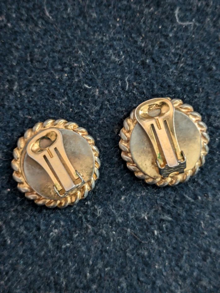 Boucles d'oreilles a clips marrons - photo numéro 3