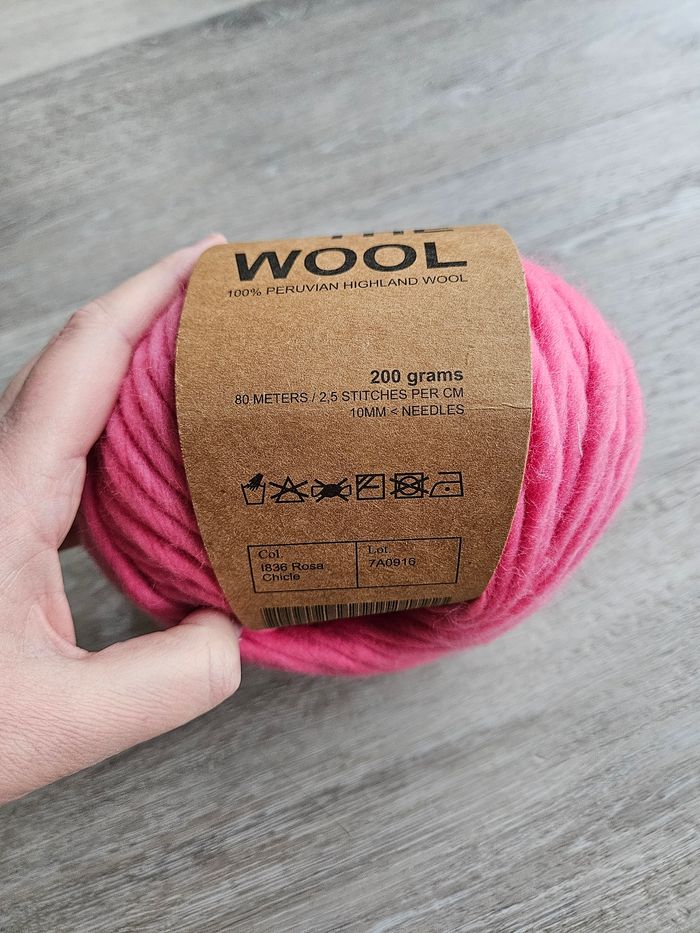 Grosse pelote de laine The whool we are knitters - photo numéro 3