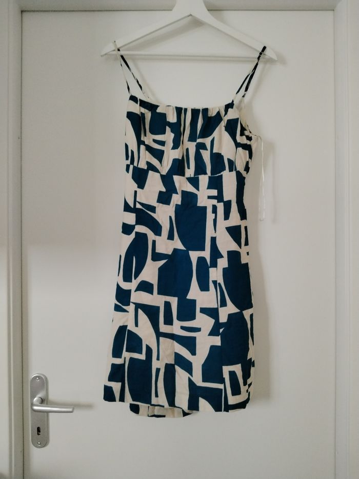 Robe dos nu - photo numéro 1