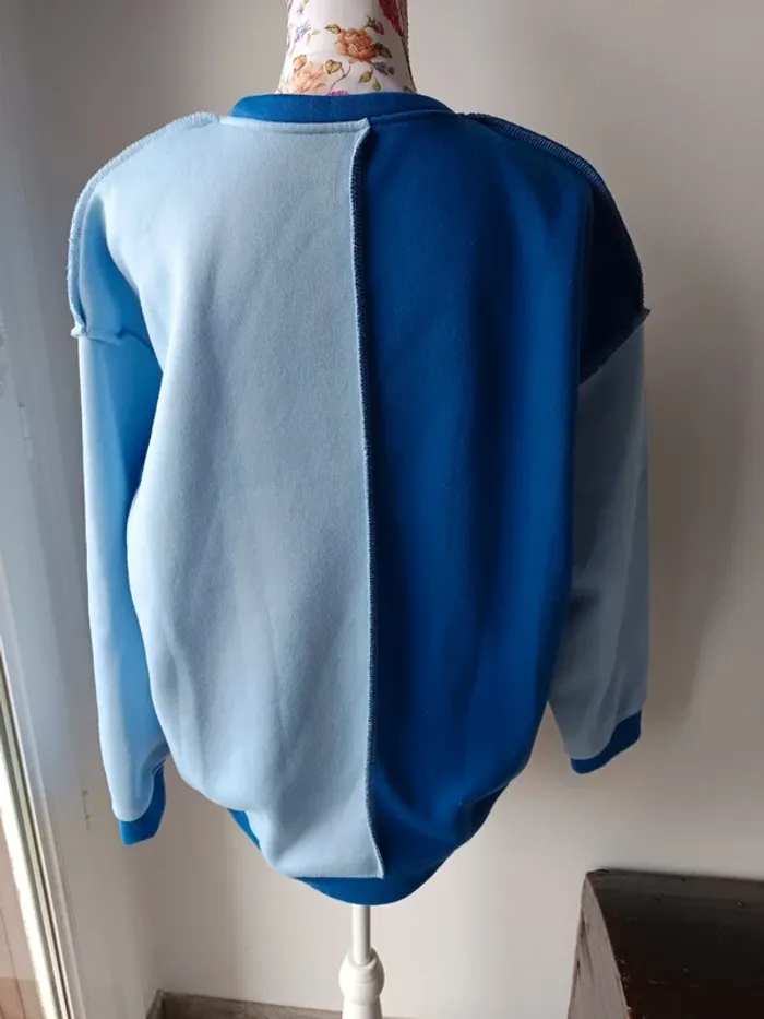 Sweat bleu - photo numéro 3