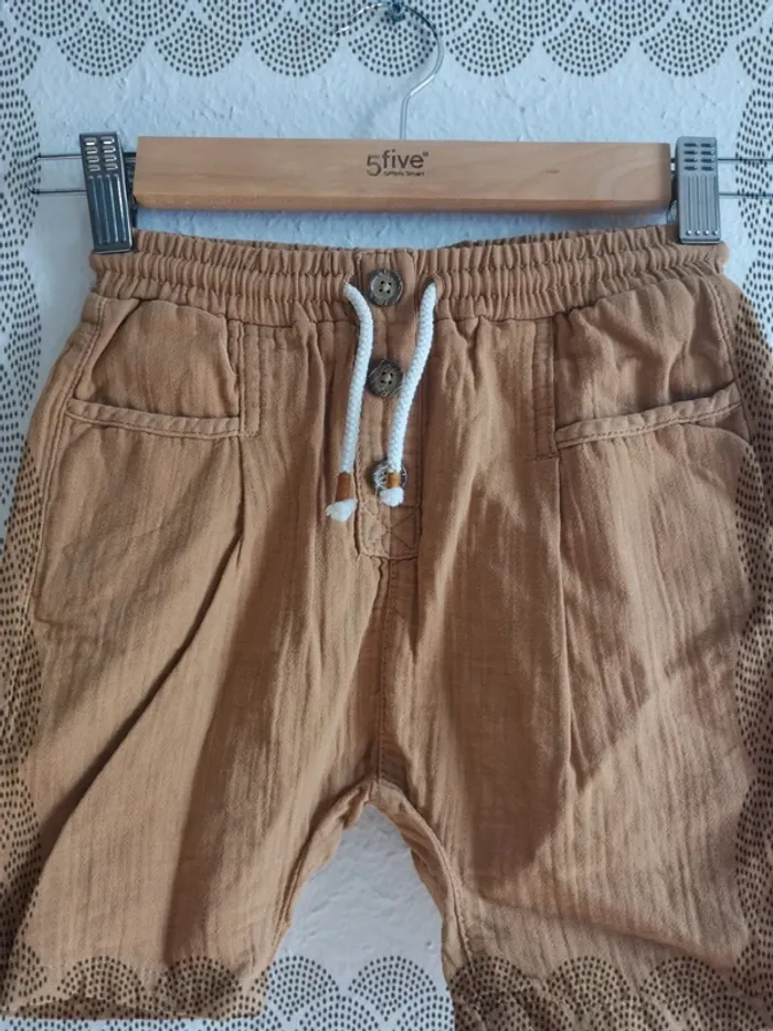 Short LC Waikiki 3/4 ans - photo numéro 3