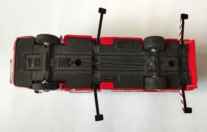 2 camions de pompiers Burago 1/50 - photo numéro 8