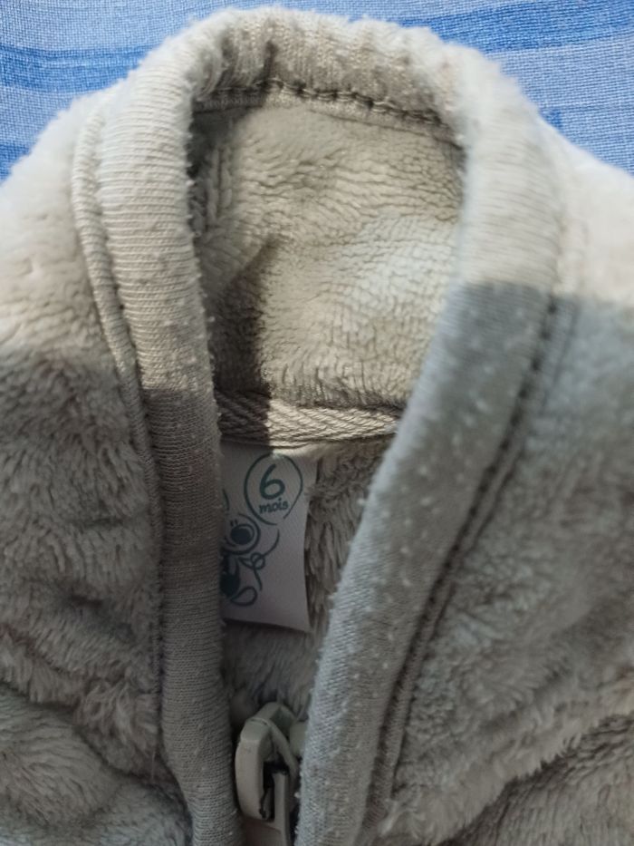 Gilet bébé taille 6 mois - photo numéro 2