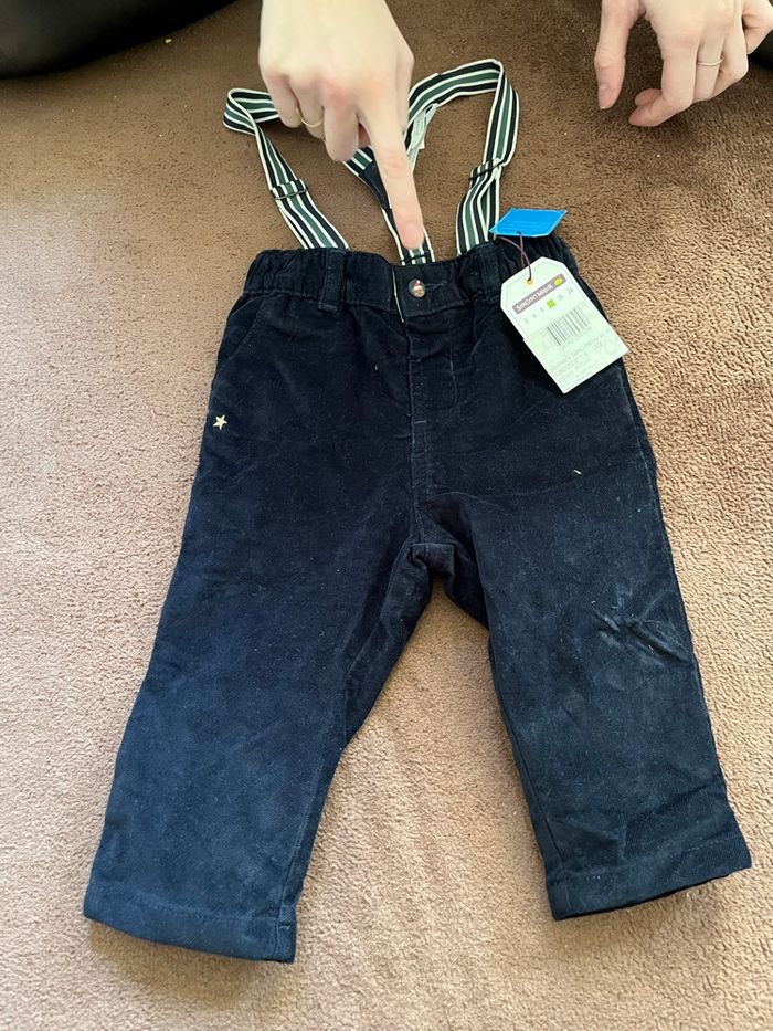 Pantalon à bretelles