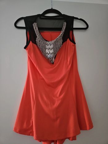 Haut peplum habillé bijoux corail et noir