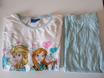 Pyjama 2 pièces. 8 ans . Coton blanc et bleu turquoise clair . Disney Reine des Neiges. Elsa et Anna. Très bon état.