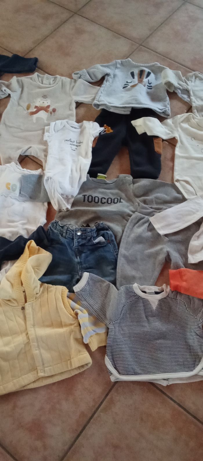 Lot 20 articles garçon 6 mois   68 cm - photo numéro 4