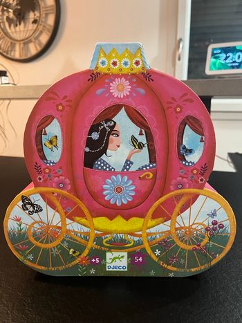 🧩 Puzzle Djeco « Le carrosse d’Élise » – 54 pièces