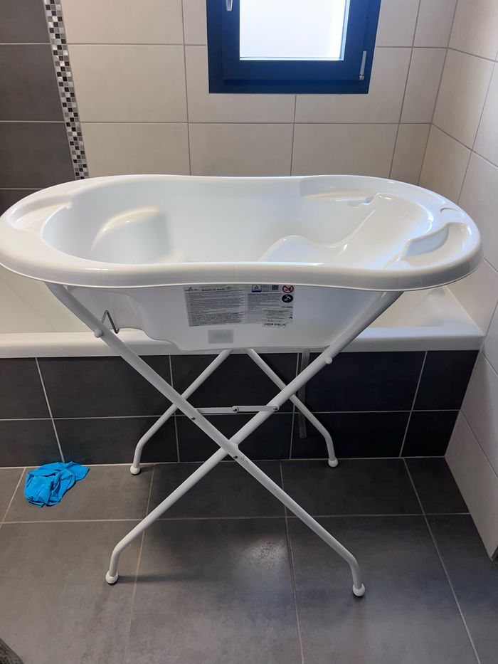 Baignoire bébé sur pied avec réducteur intégré - photo numéro 3