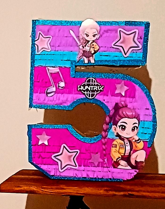 Pinatas anniversaire kpop 5ans