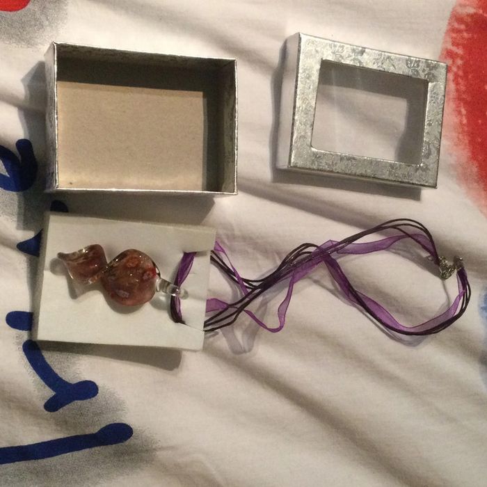 Collier verre violet