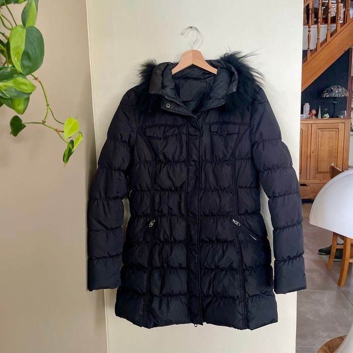 Doudoune noire femme M longue avec fourrure amovible duvet/plume, coupe cintrée, poches zippées V065