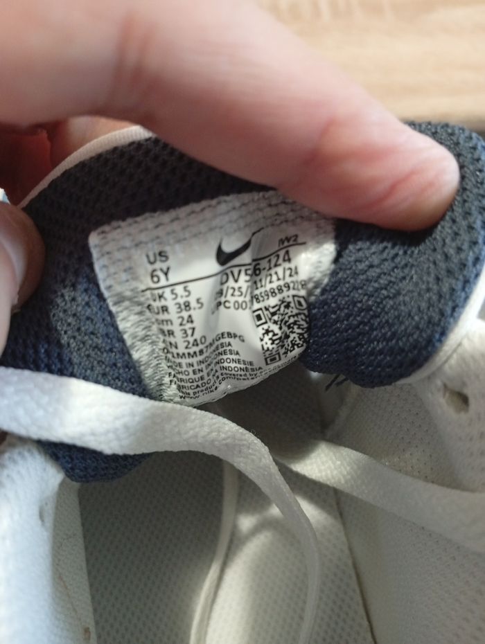 Baskets Nike neuves t.38,5 - photo numéro 8