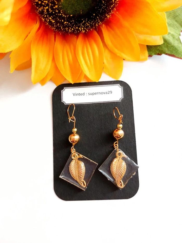 Boucle d'oreilles en résine doré style vintage