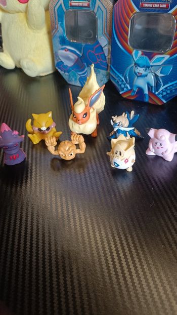 Gros lot de figurine pokémon