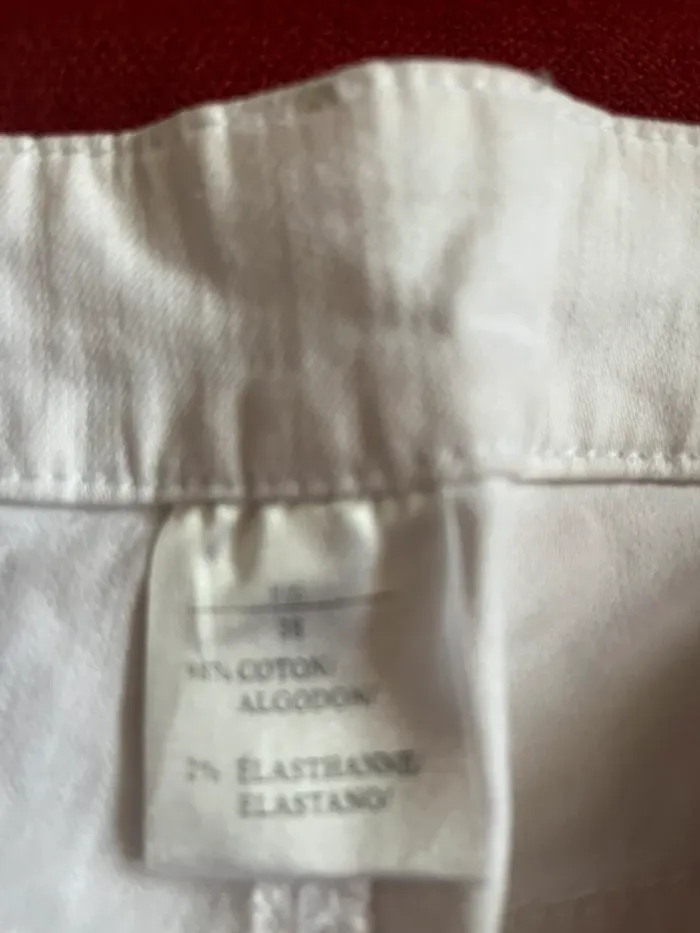 Pantacourt en jean blanc avec strass - photo numéro 4