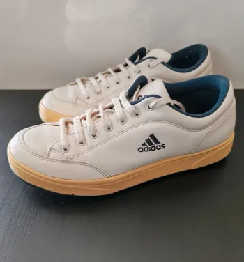 Baskets Adidas Grand Court Base – Blanc / Semelle gum – Homme 42