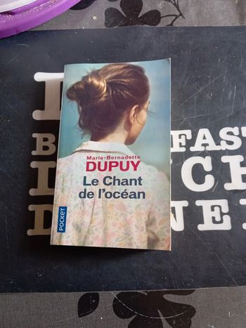 Livre de poche comme Neuf Le chant de l océan de Marie Bernadette Dupuy