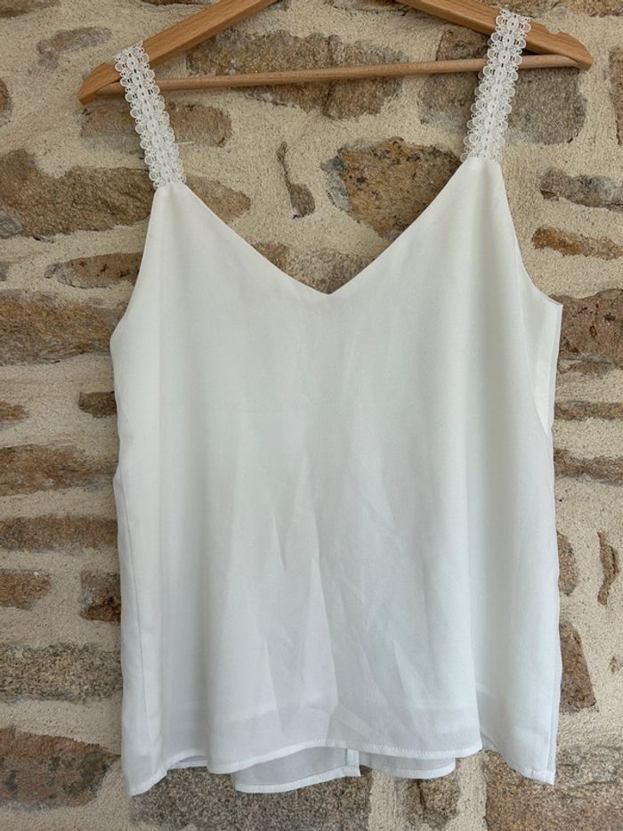Haut blanc avec détails dentelle - Easy Clothes - photo numéro 2