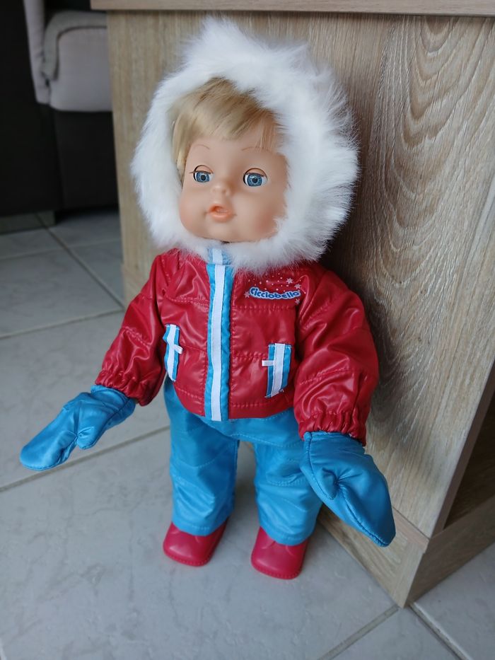 Poupée Cicciobello Marche dans la neige