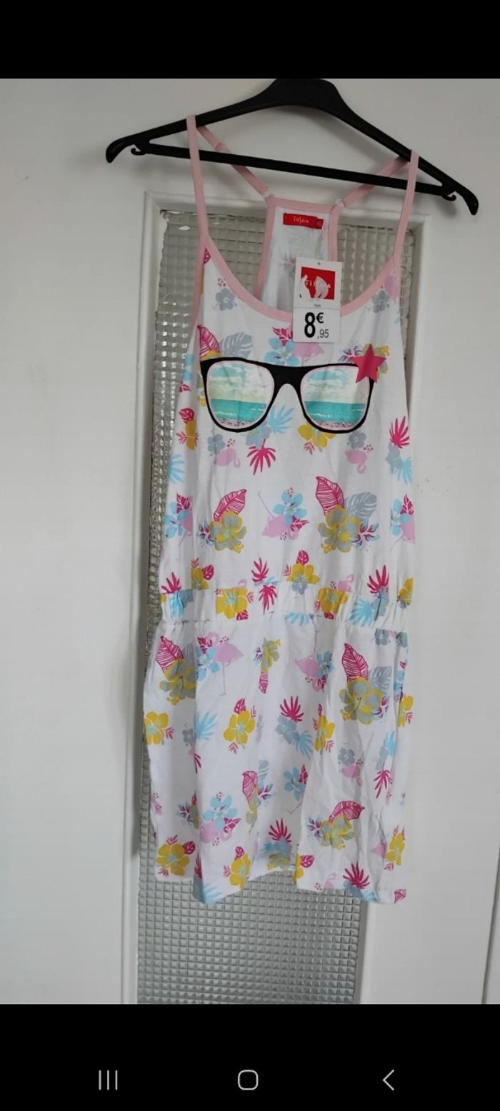 Robe tissaia neuf taille 16 ans