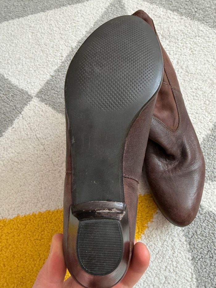 Bottines à talons en cuir Bata Taille 38 - photo numéro 4