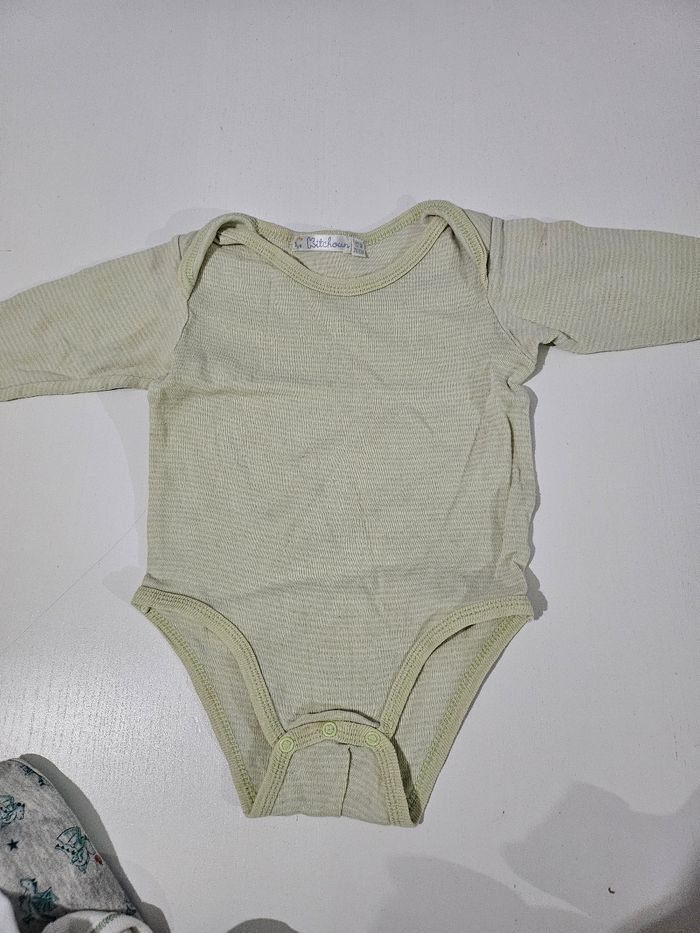 Lot de 10 bodies 12 mois - photo numéro 10