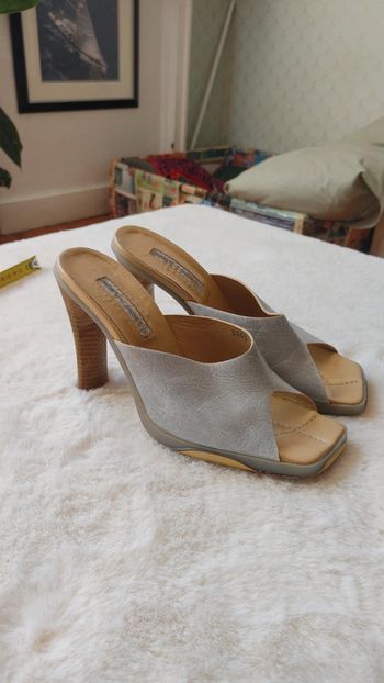 Magnifique escarpins mule en excellent état vintage en cuir bleu
