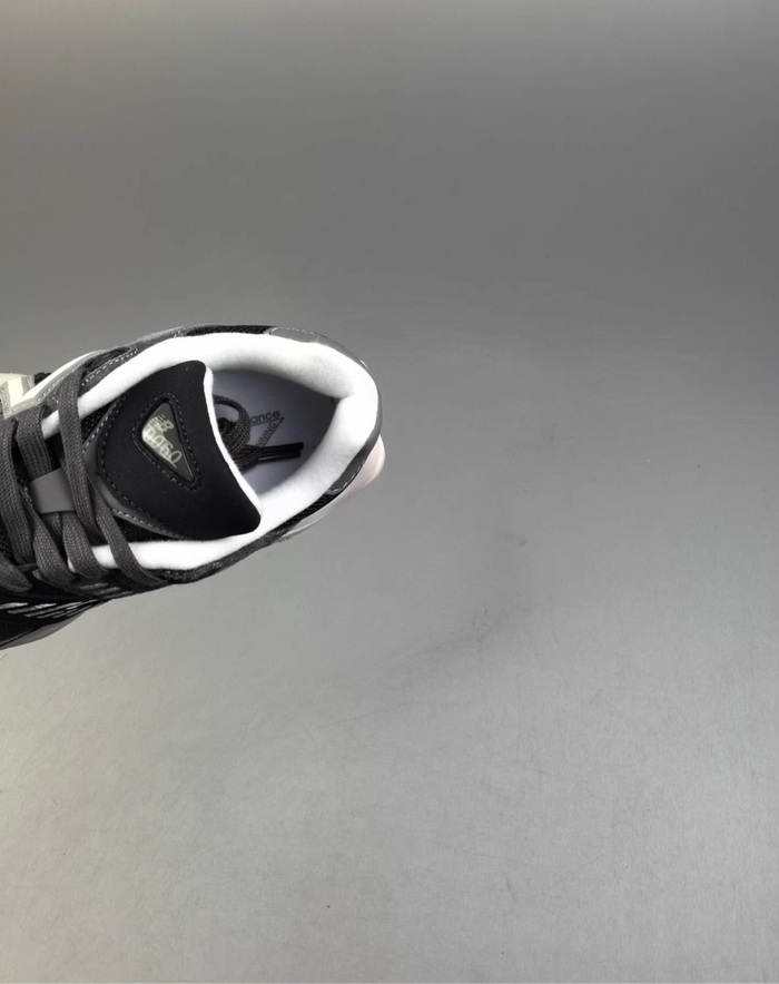 New Balance 9060 Noir et Gris 40 - photo numéro 6