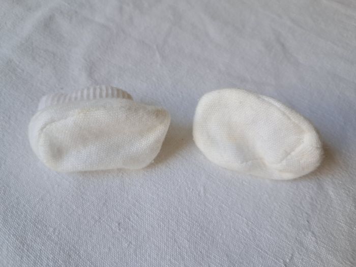 Chaussures bleues + chaussettes pour Poupée nouveau né garçon Corolle 1992 vintage - photo numéro 4