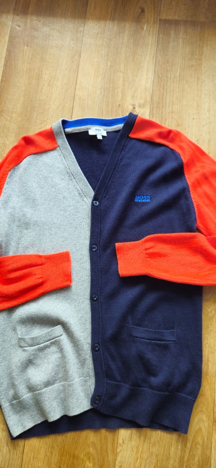 Gilet hugo boss taille 12 ans tbe - photo numéro 1