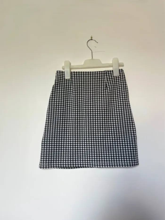 Mini-jupe à carreaux noir et blanc - photo numéro 3