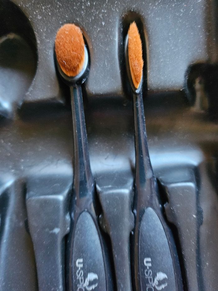 Pinceaux a maquillage - photo numéro 3