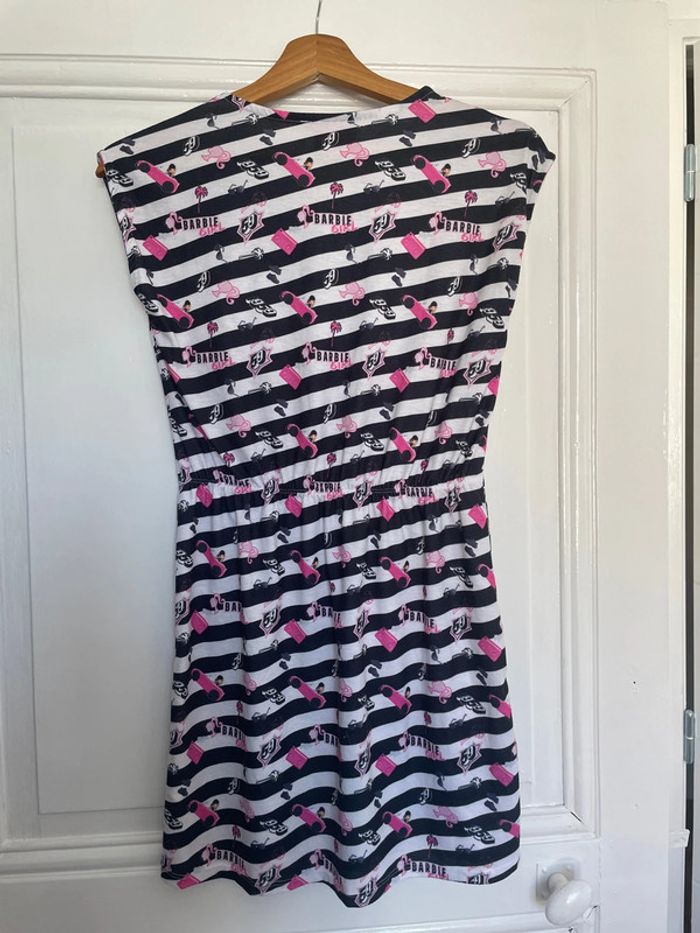 Jolie robe Barbie taille 9/10 ans - photo numéro 4