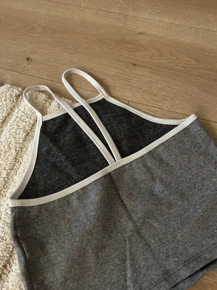 Crop top Zara gris et blanc - photo numéro 3